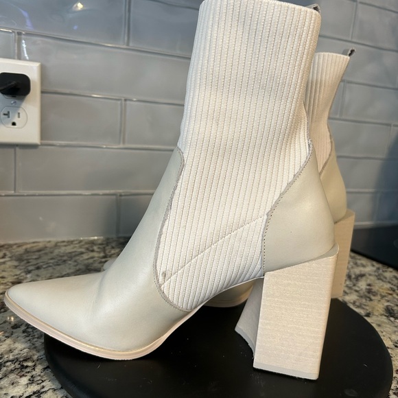 Gorgeous funky heel sock booties, bone in colour. Worn twice. - Picture 4 of 5